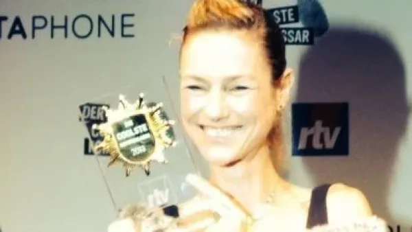 Große Freude bei NOTRUF HAFENKANTE – Rhea Harder als „coolste Kommissarin 2013“ ausgezeichnet