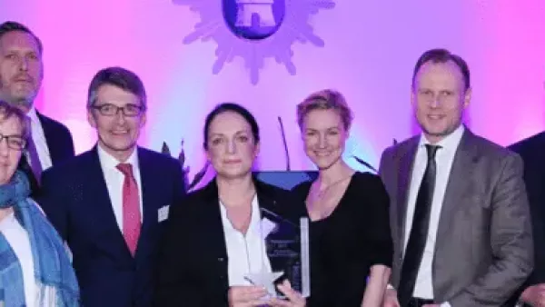 NOTRUF HAFENKANTE erhält Hamburger „Polizeistern 2017“