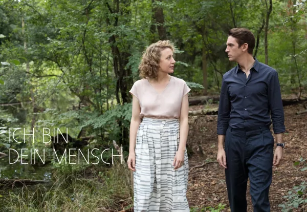 Maria Schrader und Jan Schomburg erhalten Bayerischen Filmpreis für „Bestes Drehbuch“ von ICH BIN DEIN MENSCH