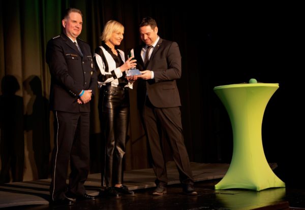 Sanna Englund mit „GdP-Stern“ der Hessischen Polizeigewerkschaft ausgezeichnet