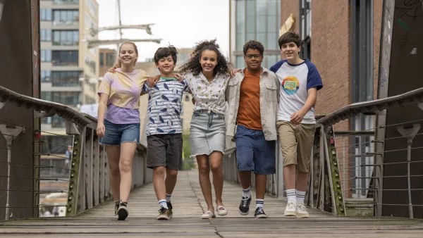 Nina Chuba singt neuen Titelsong für DIE PFEFFERKÖRNER – Start der 22. Staffel