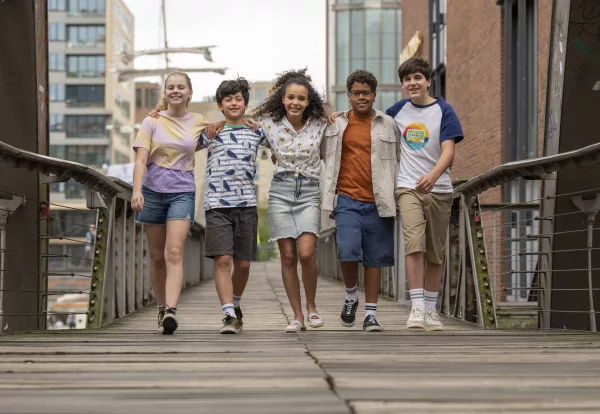 Nina Chuba singt neuen Titelsong für DIE PFEFFERKÖRNER – Start der 22. Staffel