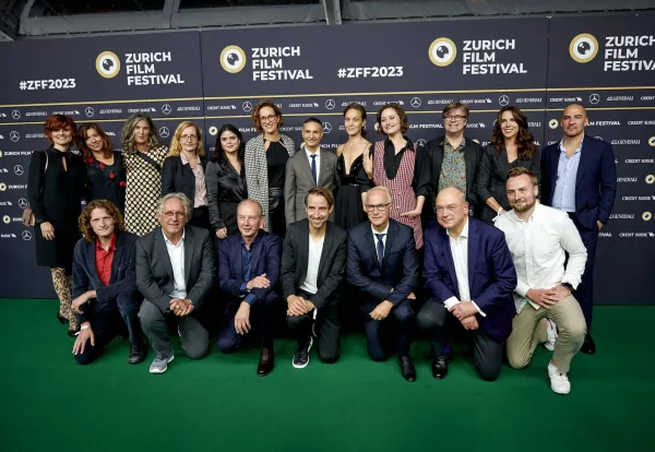 Die historische High-End-Dramaserie DAVOS 1917 feiert unter tosendem Applaus Weltpremiere auf dem Zurich Film Festival