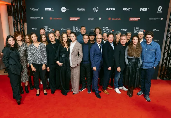 Die historische High-End-Dramaserie DAVOS 1917 feiert glanzvolle Deutschlandpremiere auf dem Film Festival Cologne