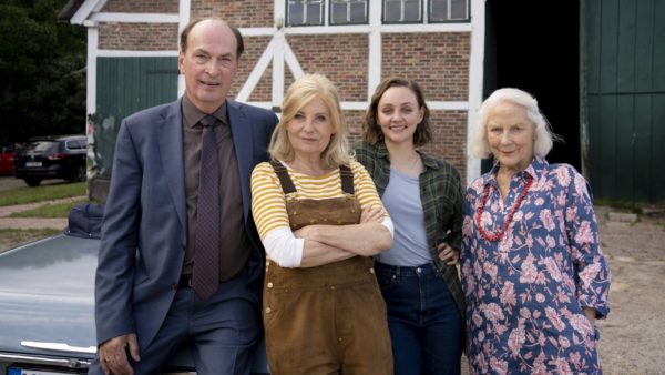 Zweites 90-minütiges Special für ARD-Serie DIE KANZLEI: Sabine Postel und Herbert Knaup drehen für WEITES LAND auf dem Bauernhof