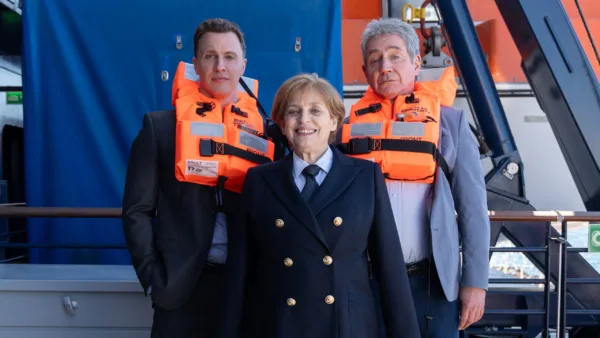 MORD AHOI! MISS MERKEL ERMITTELT AUF HOHER SEE