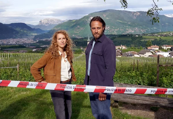 Zwei neue Filme DER BOZEN KRIMI: TEUFLISCHE STRAFE und REBENBLUT für den Sendeplatz „Donnerstagskrimi“ im Ersten